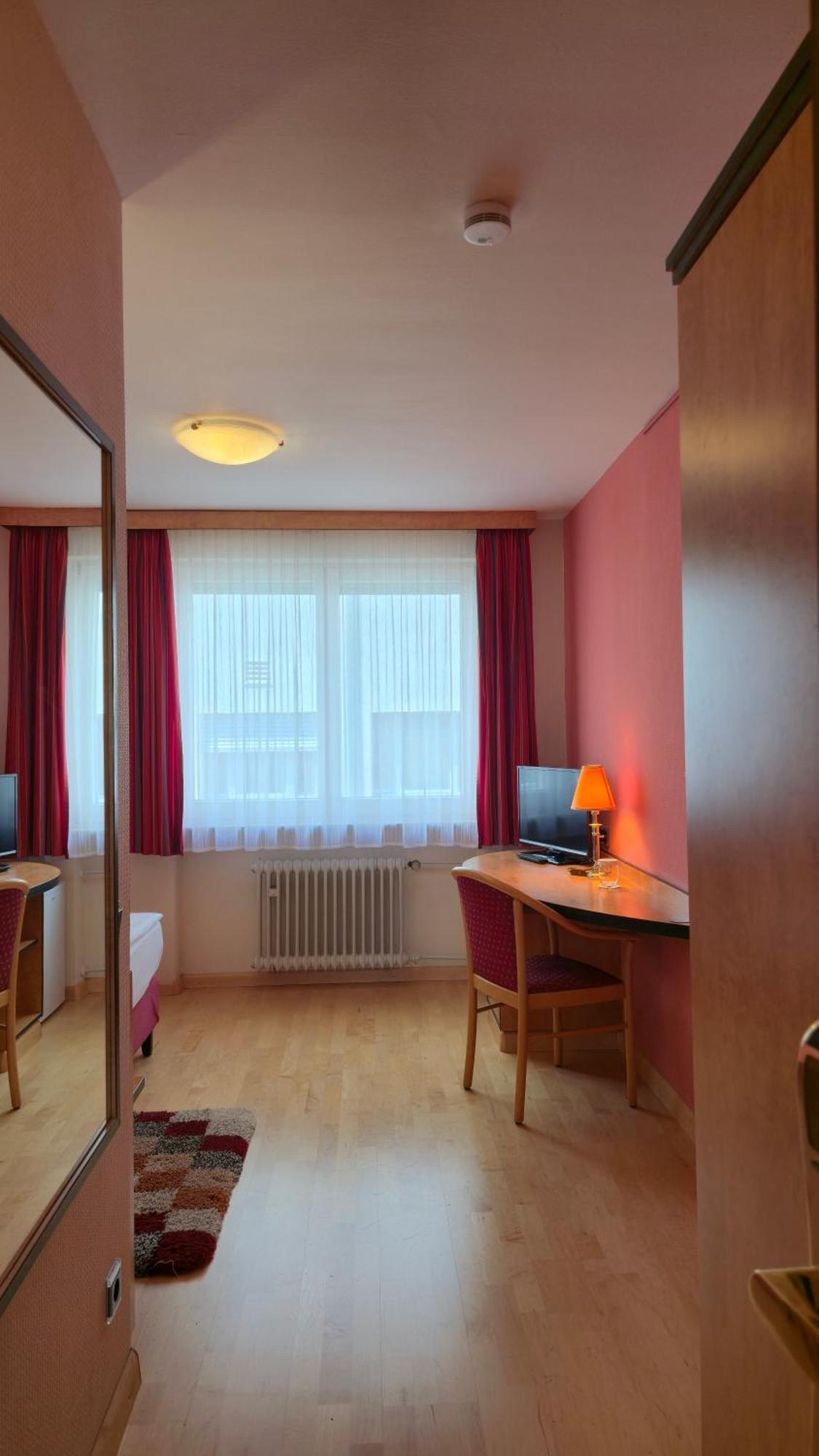 Boardinghouse Sonne Hotel Ofemburgo Quarto foto